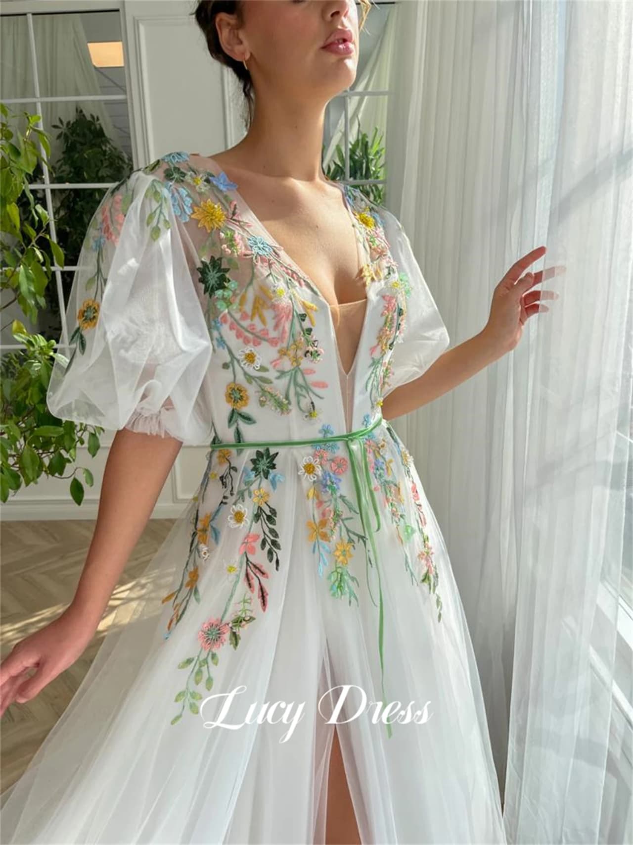 Lucy Customized Wedding dresses Floral Embroidery Fabric Luxurious Evening Dresses Wedding Dresses Bride vestido de novia