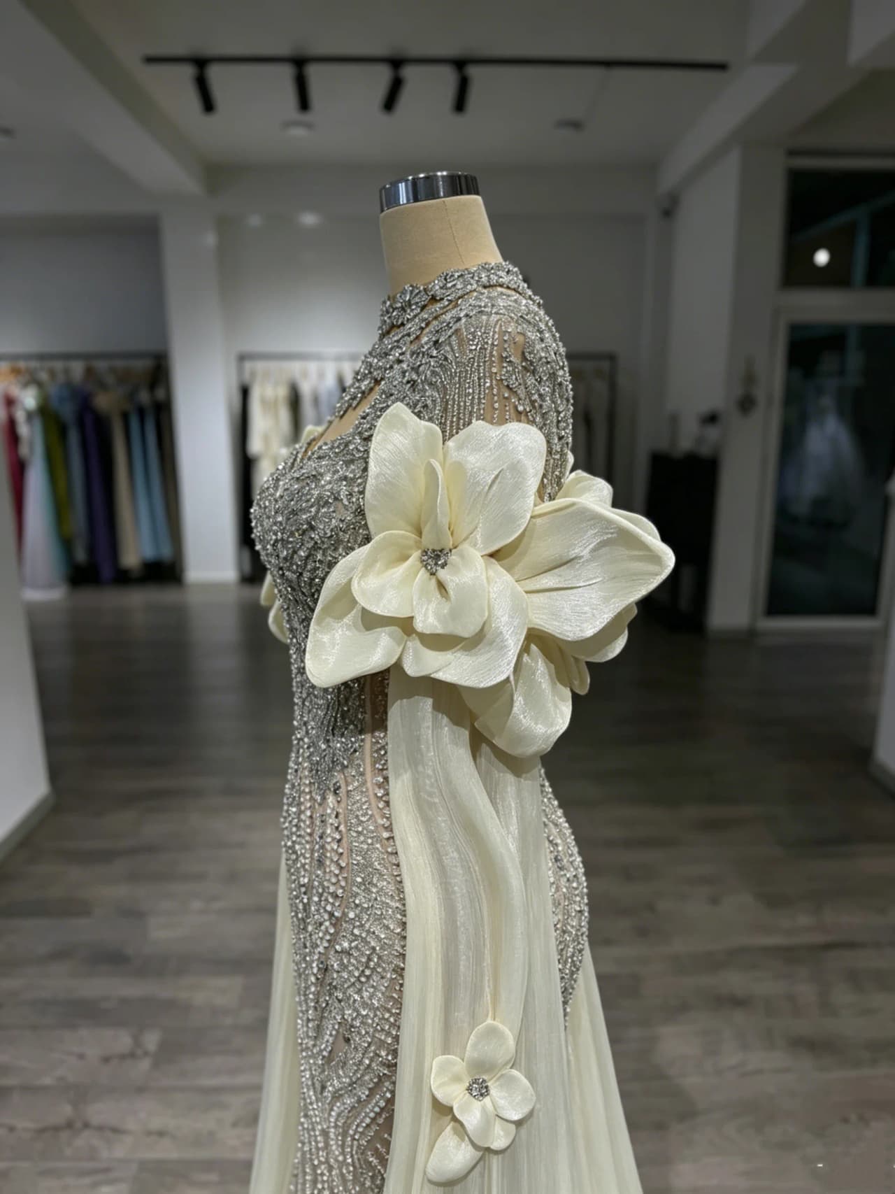 Customized Luxury Dubai Crystal Mermaid Evening Dress Champagne Long Cape Bead Wedding Engagement Party Gown Robe de mariee 2026