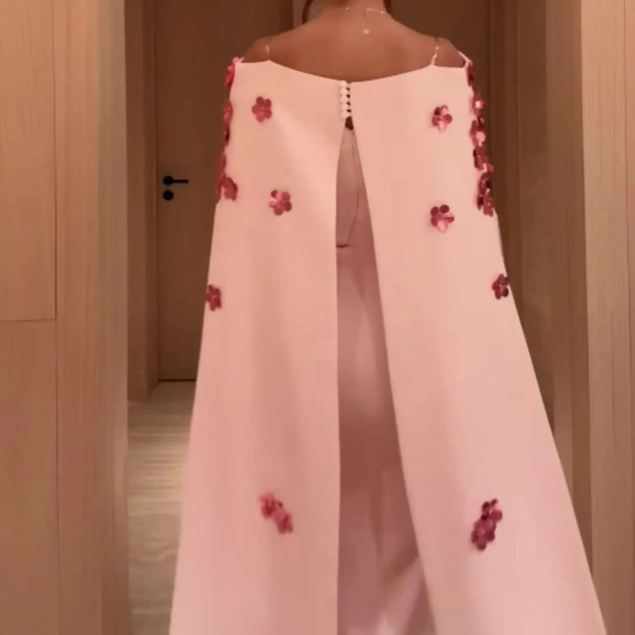 Modest Pink Cape Evening Gown 3D Flower Bodycon Dubai Luxury Prom Dresses Draped Detail Formal Wedding Party Dresses Customized