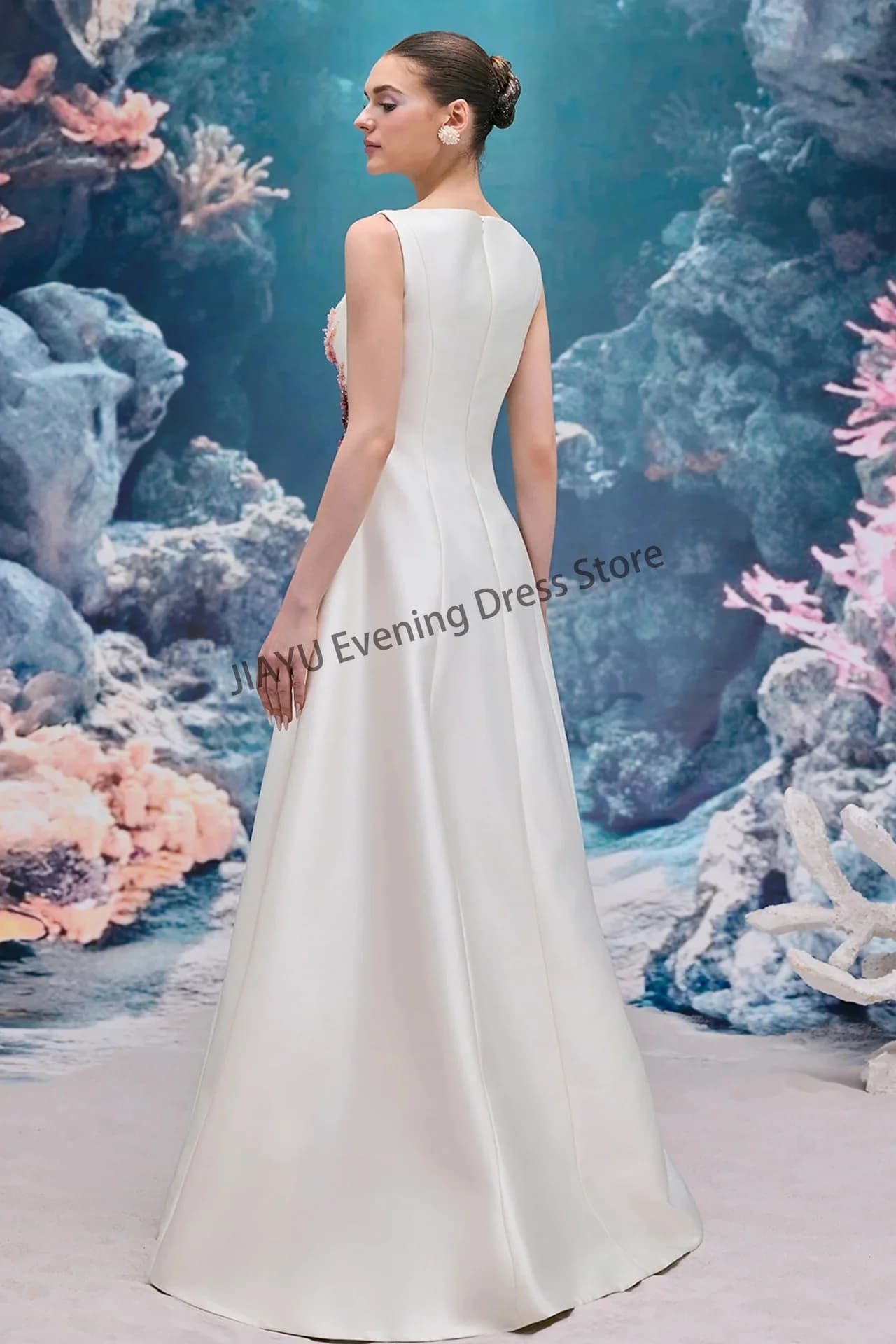 Exquisite Appliques Prom Gowns Deep V-neck Satin A-line Floor Length Party Dress Customized Sleeveless Evening Dress New