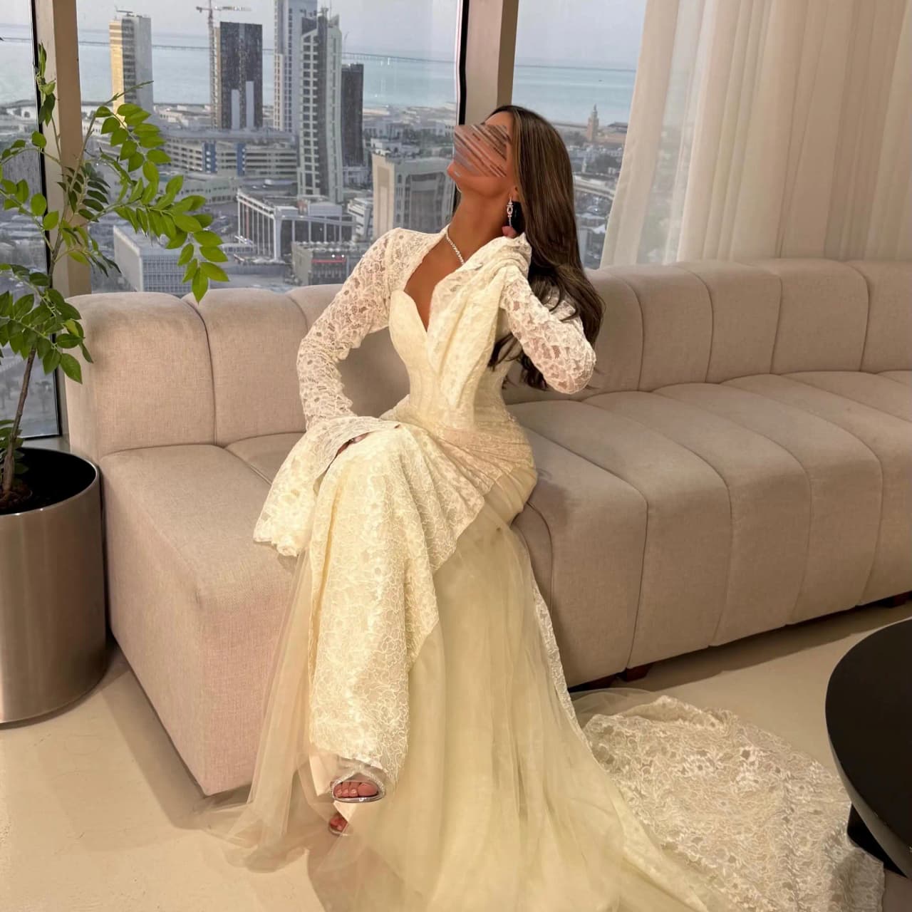 Lucy Lace V-Neck Ivory Mermaid Elegant Evening Gown Formal Wedding Dress Luxury Lace Customized Robes de Soirée Prom Dress